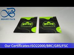 حقيبة بلاستيكية صغيرة خضراء وسوداء