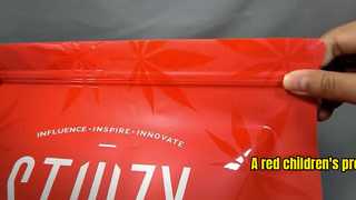 حقيبة حماية للأطفال باللون الأحمر