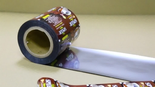 مواد التعبئة والتغليف للطباعة الملونة بكميات كبيرة ذات العلامات التجارية المخصصة لماركات البيع بالتجزئة العالمية